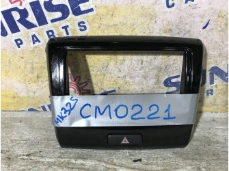 Продажа Консоль магнитофона на SUZUKI SPACIA MK32S    -  
				cm0221