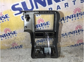 Продажа Консоль магнитофона на NISSAN CUBE BZ11    -  
				серая cm0269